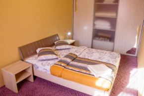 Гостиница Kyiv apartment in the city center on Turgenevskaya street  Киев